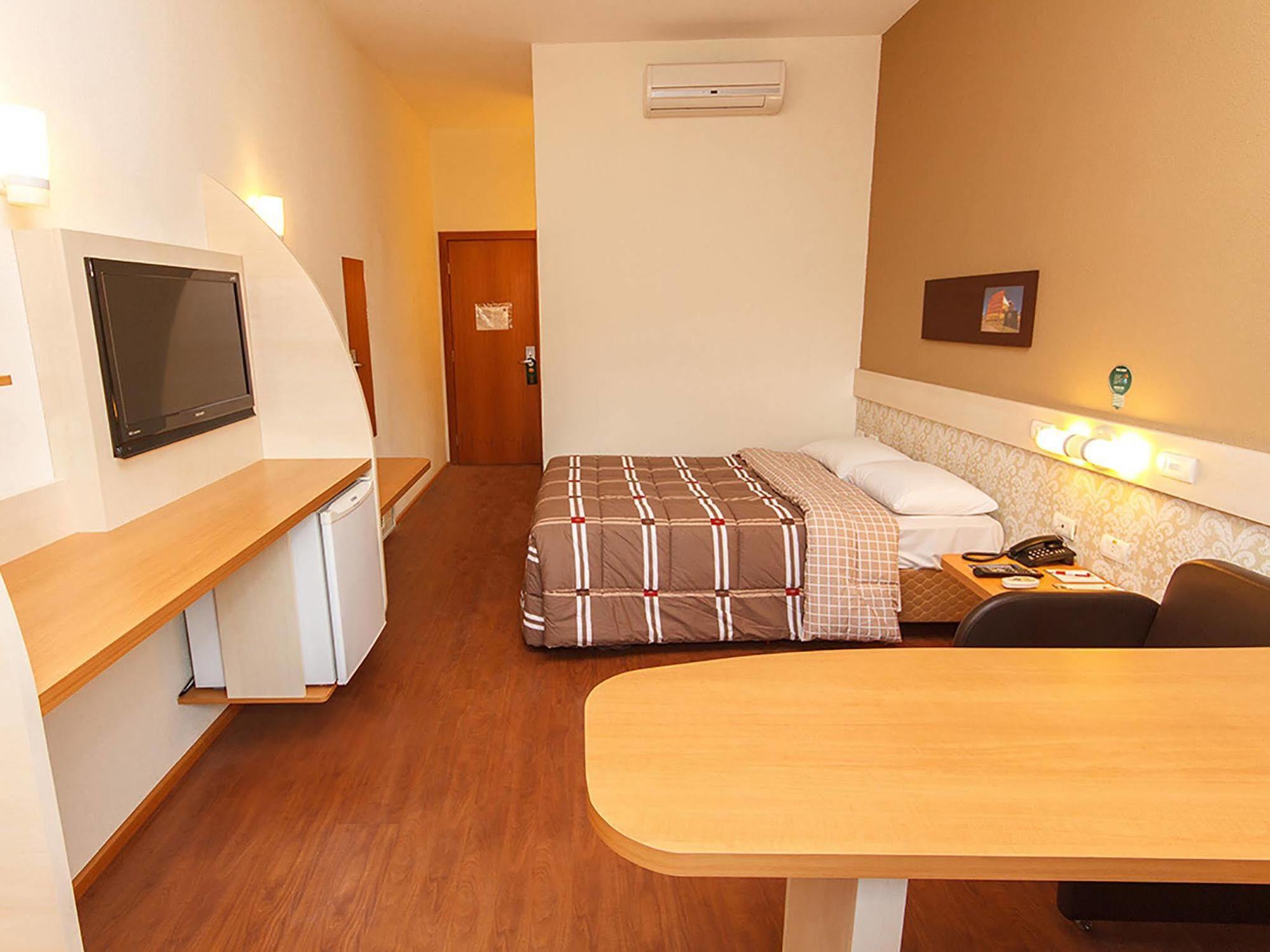 Hotel 10 Dourados Extérieur photo