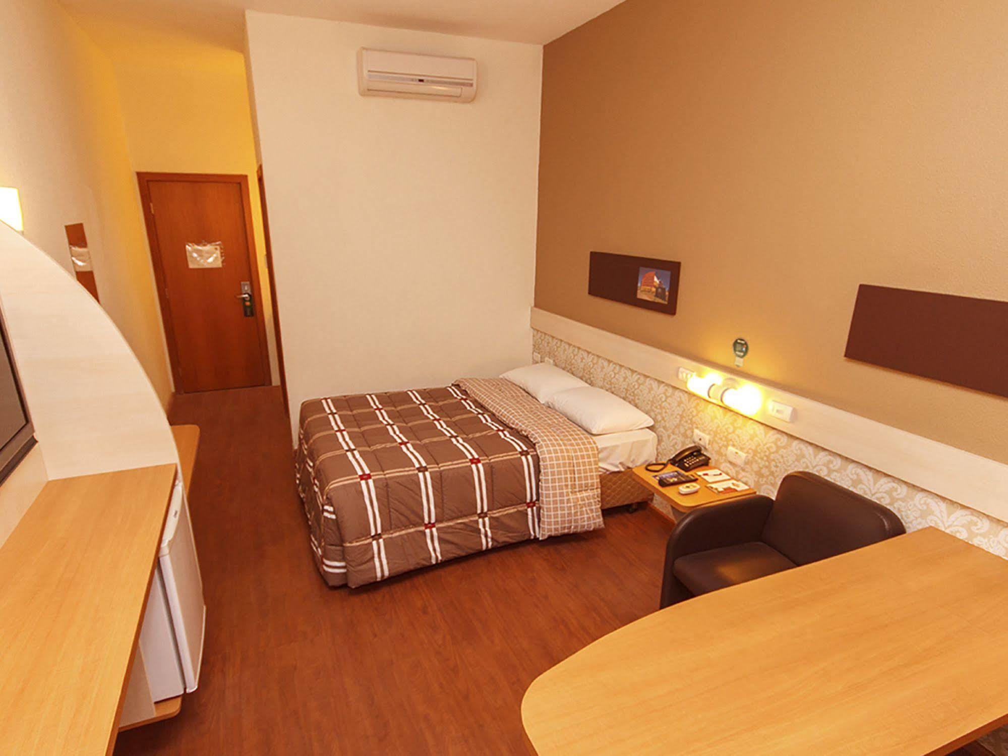 Hotel 10 Dourados Extérieur photo