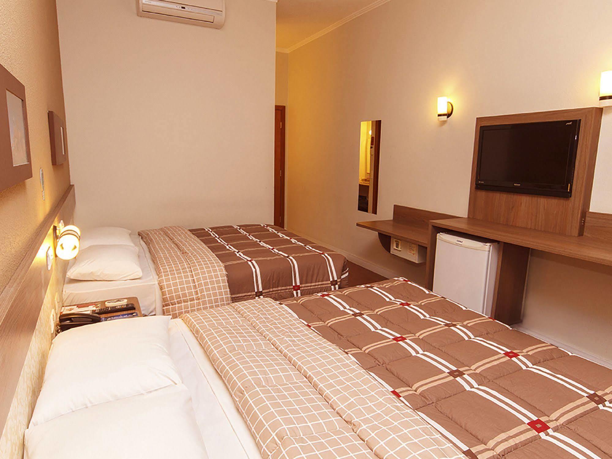 Hotel 10 Dourados Extérieur photo